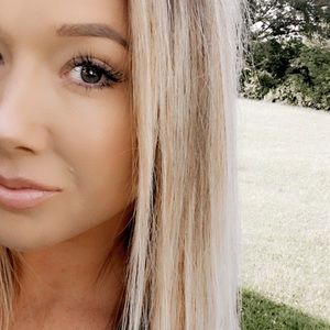 🎀Meet Your Seller🎀